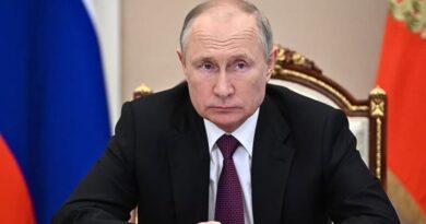 Putin firma decreto para embargar bienes de EEUU en Rusia en represalia por confiscaciones de activos rusos en Estados Unidos.
