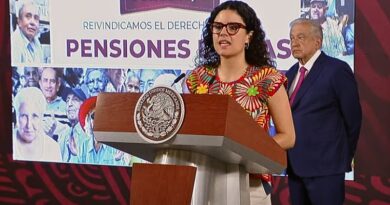 López Obrador firma un decreto trascendental para asegurar pensiones dignas; avances en seguridad social y desafíos contra la desinformación.