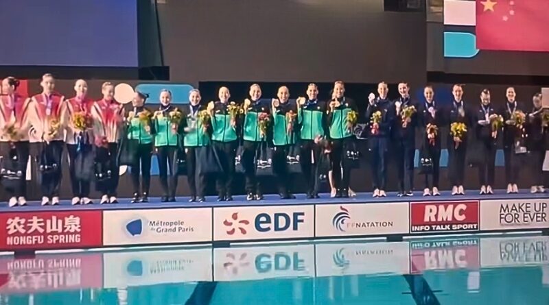 El Himno Nacional Mexicano resonó en Francia tras la victoria del equipo mexicano en la Copa del Mundo de Natación Artística de París, llenando de orgullo a todo el país.