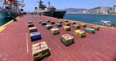 Marina intercepta embarcación con droga y combustible a más de 380 km de la costa; cinco presuntos narcotraficantes detenidos en operación conjunta