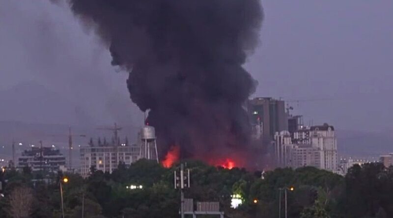El presidente estadounidense confirmó el bombardeo a tres sitios clave, incluyendo Fordo y Natanz, en una operación que marca un punto de inflexión en el conflicto con Teherán.