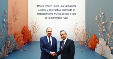 El canciller ruso Serguéi Lavrov recalca la solidez de la asociación con Pekín y descarta cualquier pacto con EE.UU. u otros para contrarrestar a terceros países.
