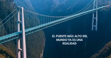 El Puente del Gran Cañón de Huajiang, a 625 metros sobre el río, conecta montañas y reduce viajes de horas a minutos en la agreste Guizhou.