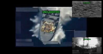 El Departamento de Guerra de EE.UU. confirmó dos bombardeos contra presuntas “narcolanchas”, con saldo de seis muertos, mientras organismos internacionales denuncian ejecuciones extrajudiciales.