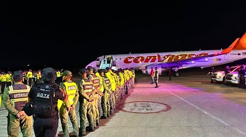 Caracas confirma que Washington solicitó reactivar los traslados de venezolanos deportados, tras la suspensión unilateral ejecutada por EE.UU. días atrás.