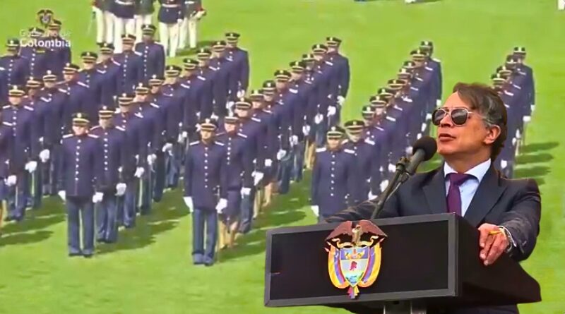 Petro ordena a las Fuerzas Militares defender la soberanía “con la vida” y advierte a actores externos, reconfigurando la relación con EE. UU. en plena tensión diplomática.