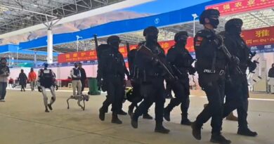 China integra oficiales, perros K9 y robots humanoides y cuadrúpedos en operaciones coordinadas, mostrando un avance estratégico en seguridad pública.