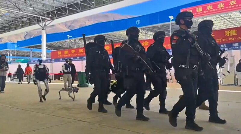 China integra oficiales, perros K9 y robots humanoides y cuadrúpedos en operaciones coordinadas, mostrando un avance estratégico en seguridad pública.