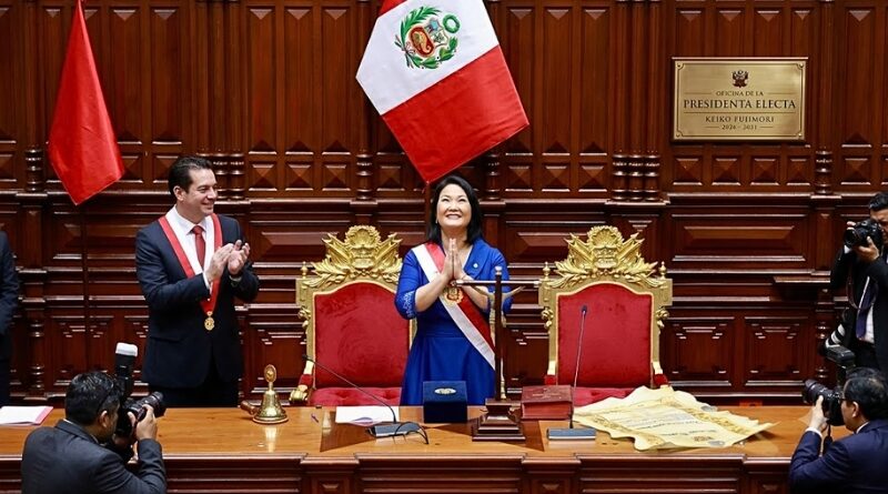 La líder de Fuerza Popular juró el cargo para el período 2026-2031, convirtiéndose en la primera mujer en llegar al poder por voto popular en el país.